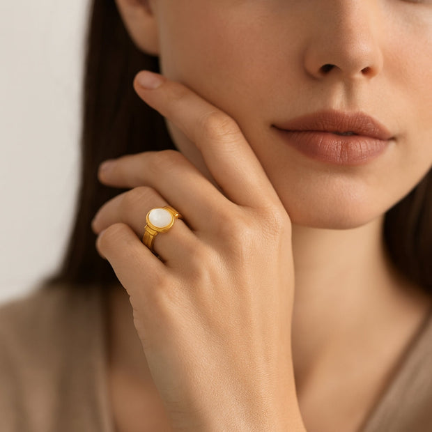 Chic Pearl Elegance Ring
