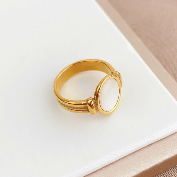 Chic Pearl Elegance Ring