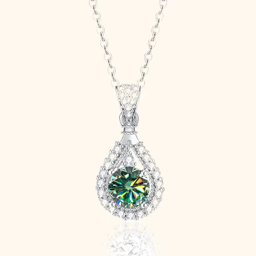 Shiny Emerald Necklace for Timeless style