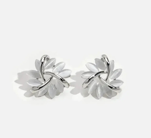 Elegant And Exquisite Opal Petal Circle Stud Earrings In Gold