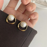 Lia Vintage Pearl Earrings